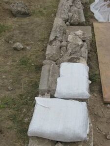 ‘Balecob’: Combine the Benefits of Straw Bale and Cob Building Image